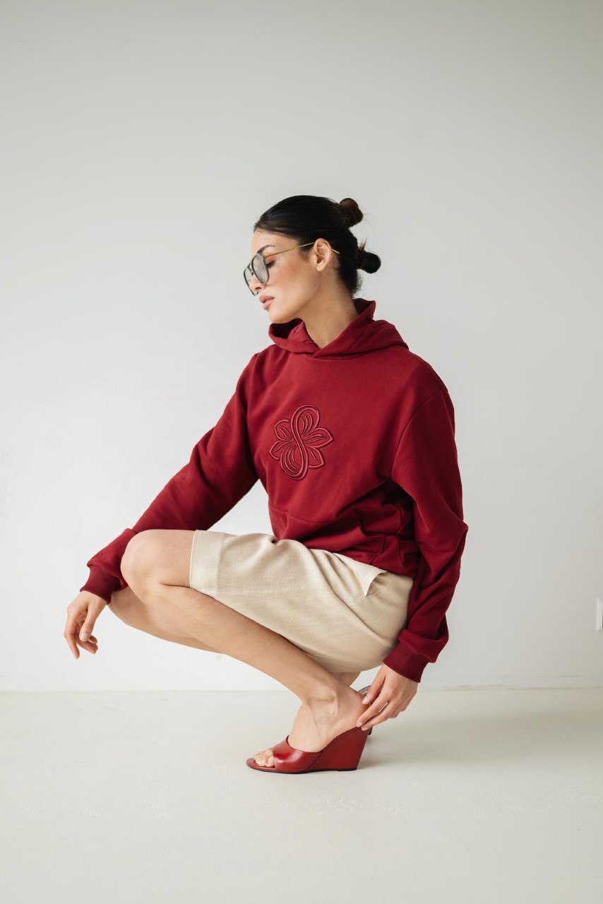 Le Butin8 — STRENGTH hoodie model